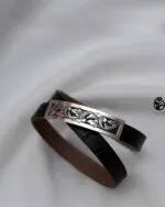 دستبند سرو نقره و چرم، نمای سه‌چهارم